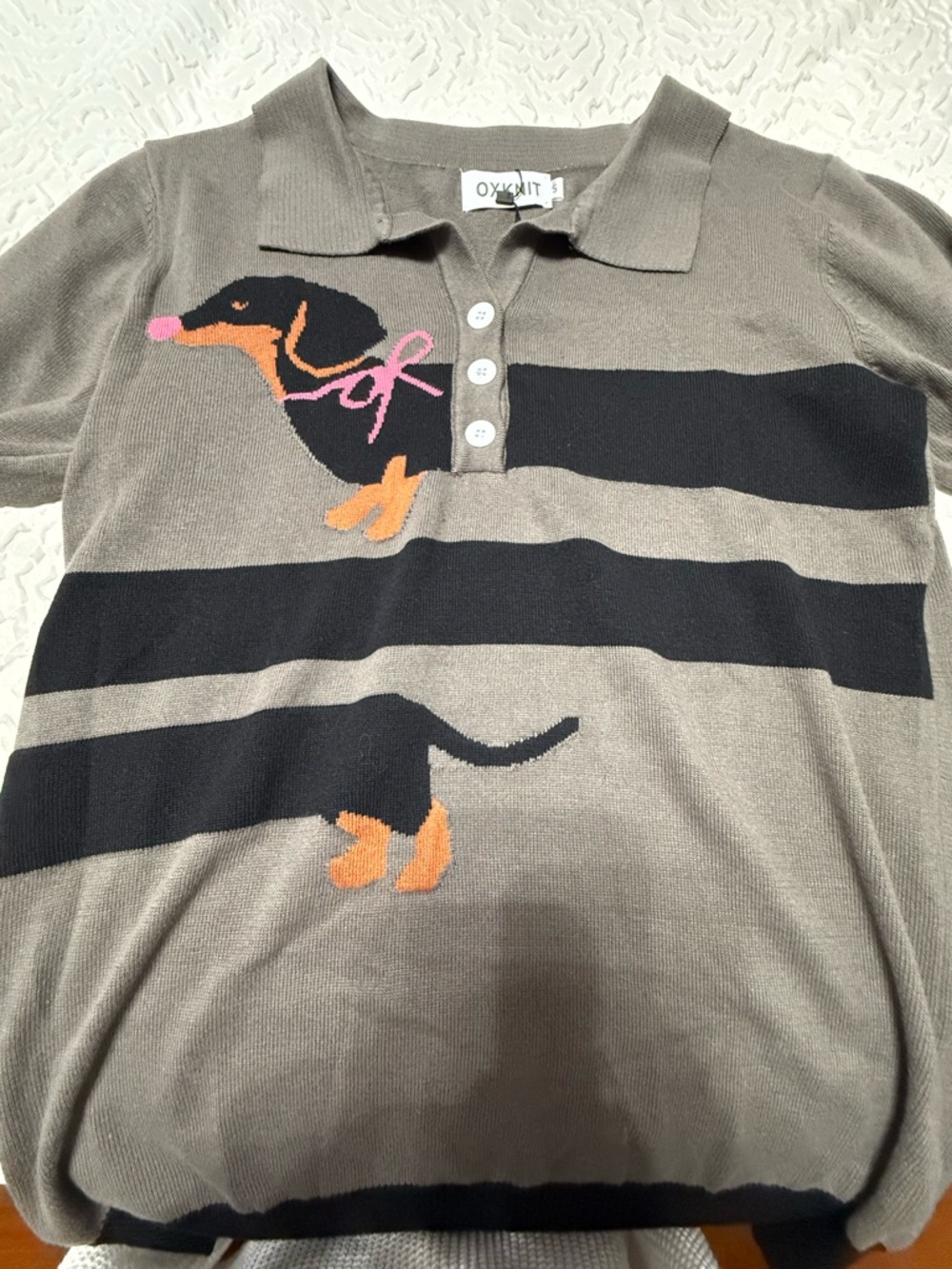 OXKNIT Gray V-Neck Polo Sweater with Dachshund Motif - Picture 4 of 5